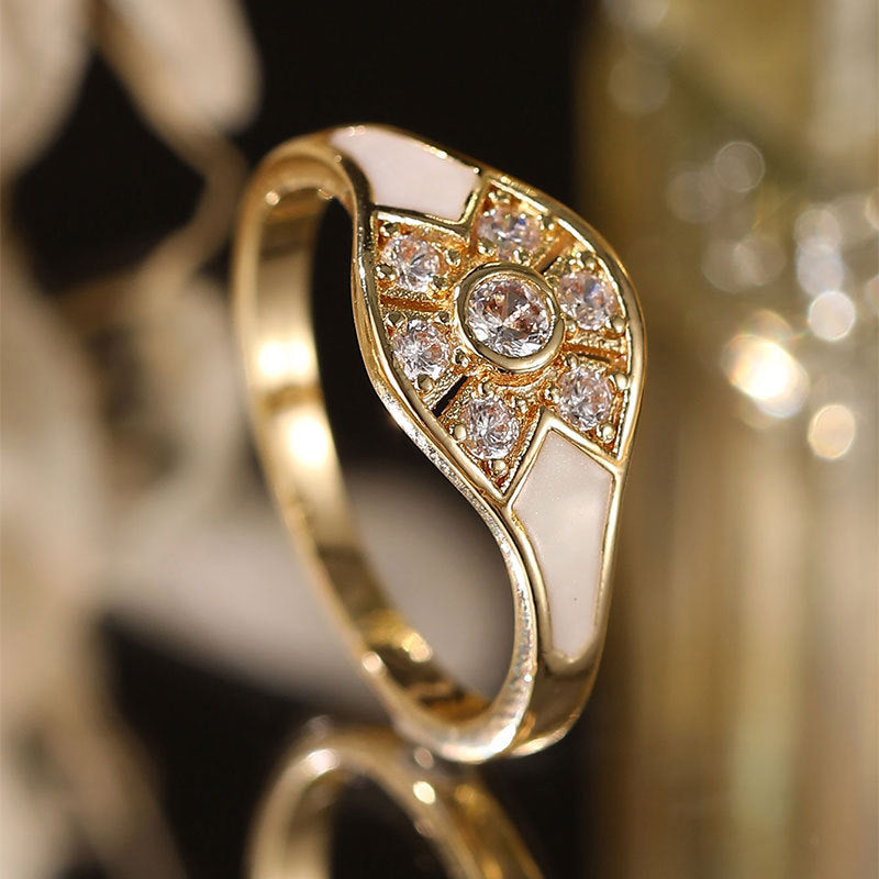 Damenring mit elegantem Design und funkelnden Zirkonia Shop Nory
