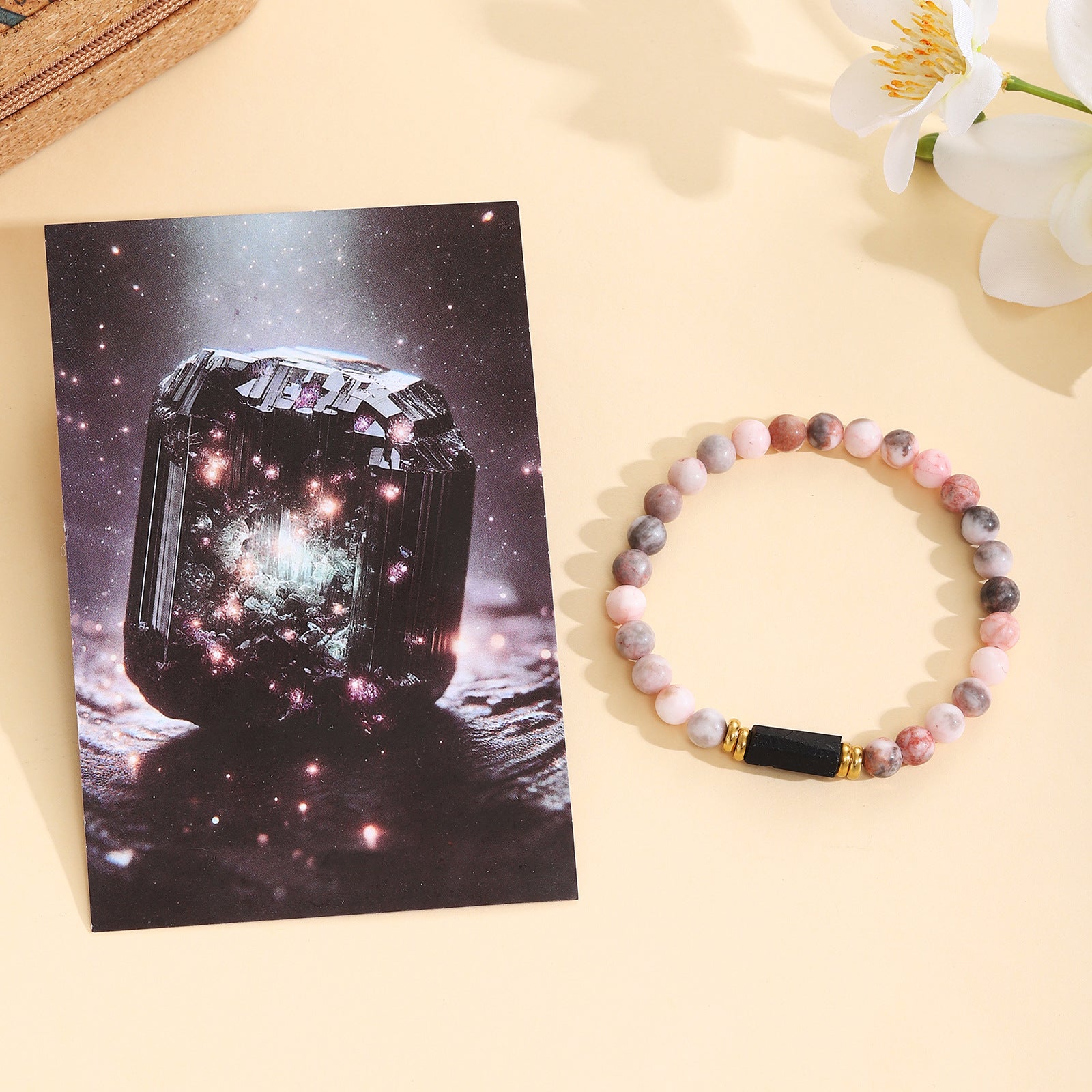 Damenarmband aus Rosenquarz mit schwarzem Akzent und goldenen Verzierungen Shop Nory