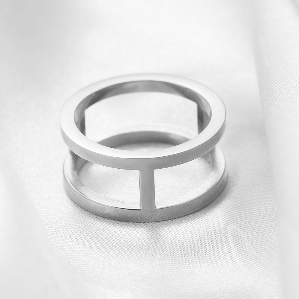 Damen Ring mit modernem, geometrischem Design und polierter Oberfläche Shop Nory