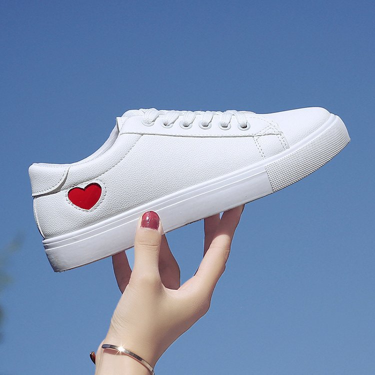 Damen Minimalistische Low-Top Sneaker mit glatter Kunstlederoptik und komfortabler Gummisohle Shop Nory
