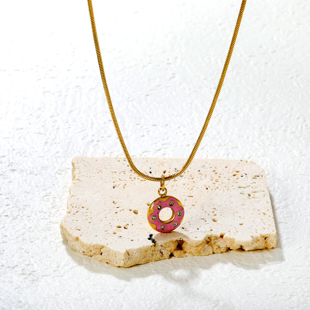 Damen Halskette mit verspieltem Donut-Anhänger und funkelnden Kristallen Shop Nory