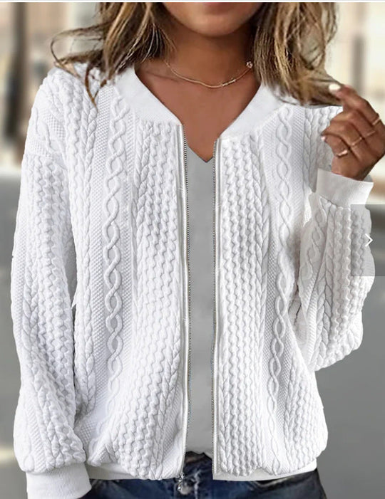 Damen Strickjacke mit modernem Kabelstrickmuster und eleganter Schnittführung