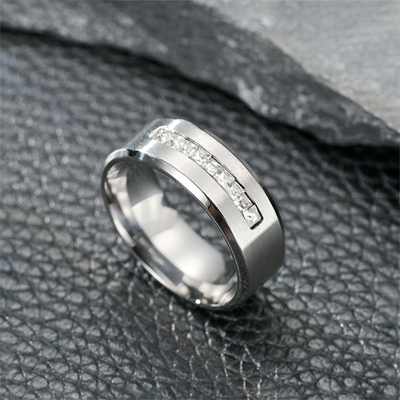 Herren Ring mit elegantem, strukturiertem Design und funkelnden Zirkonia Shop Nory