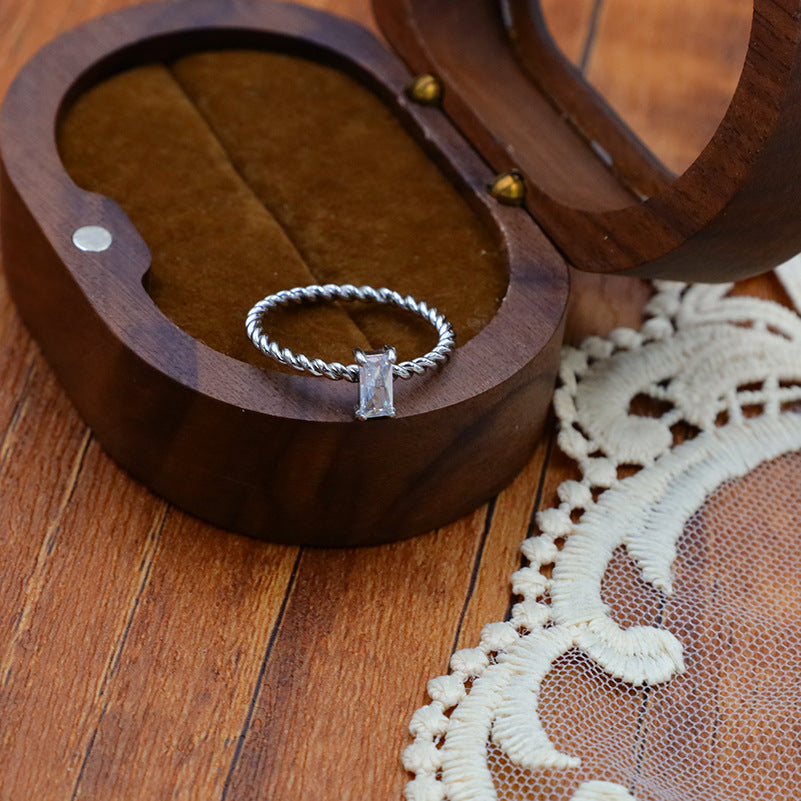 Damen spiralförmiger Ring mit kunstvoll eingefasster Steinfassung Shop Nory