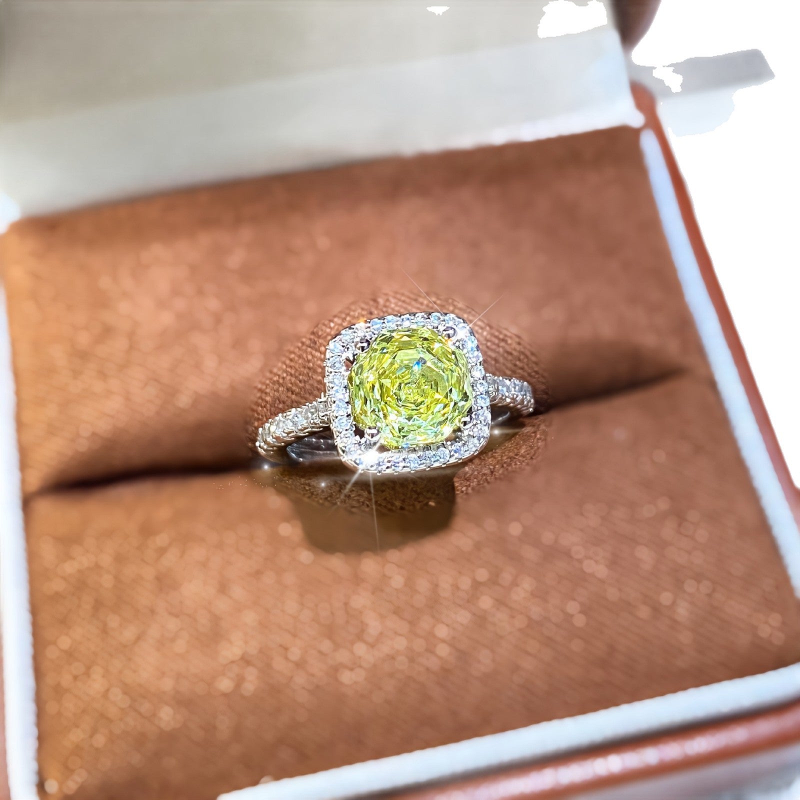Damen glamouröser Schmuckring mit exquisitem Zirkonia-Besatz Shop Nory