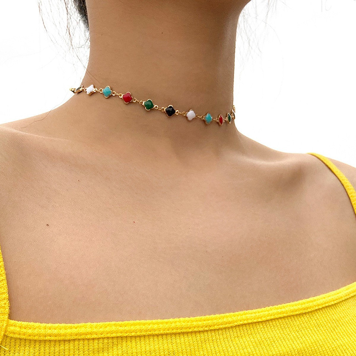 Damen Halskette mit bunten Stein-Akzenten und filigranem Gliederdesign Shop Nory