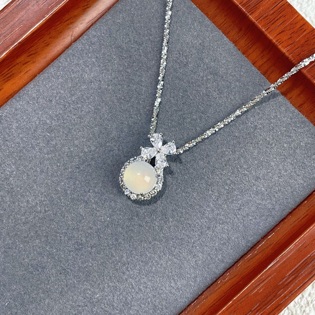 Damen elegante Halskette mit funkelndem Anhänger aus Halbedelstein Shop Nory