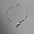 Damen Kette mit modernem Sicherheitsnadeldesign und minimalistischen Anhängern Shop Nory