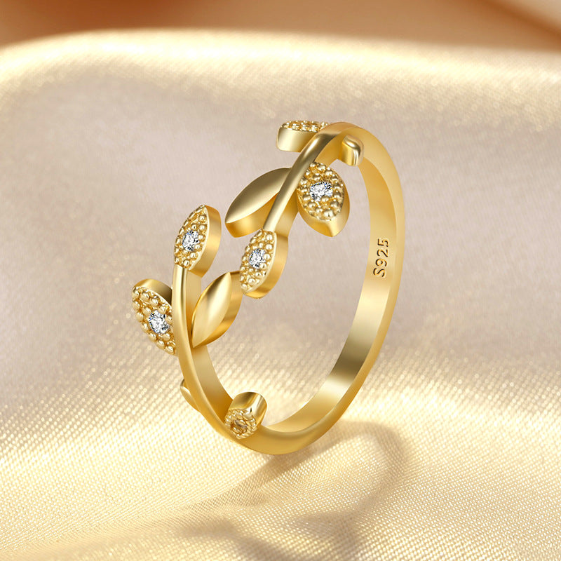 Damenring mit kunstvollem Blattdesign aus hochwertigem 925er Silber und funkelnden Zirkonia Shop Nory