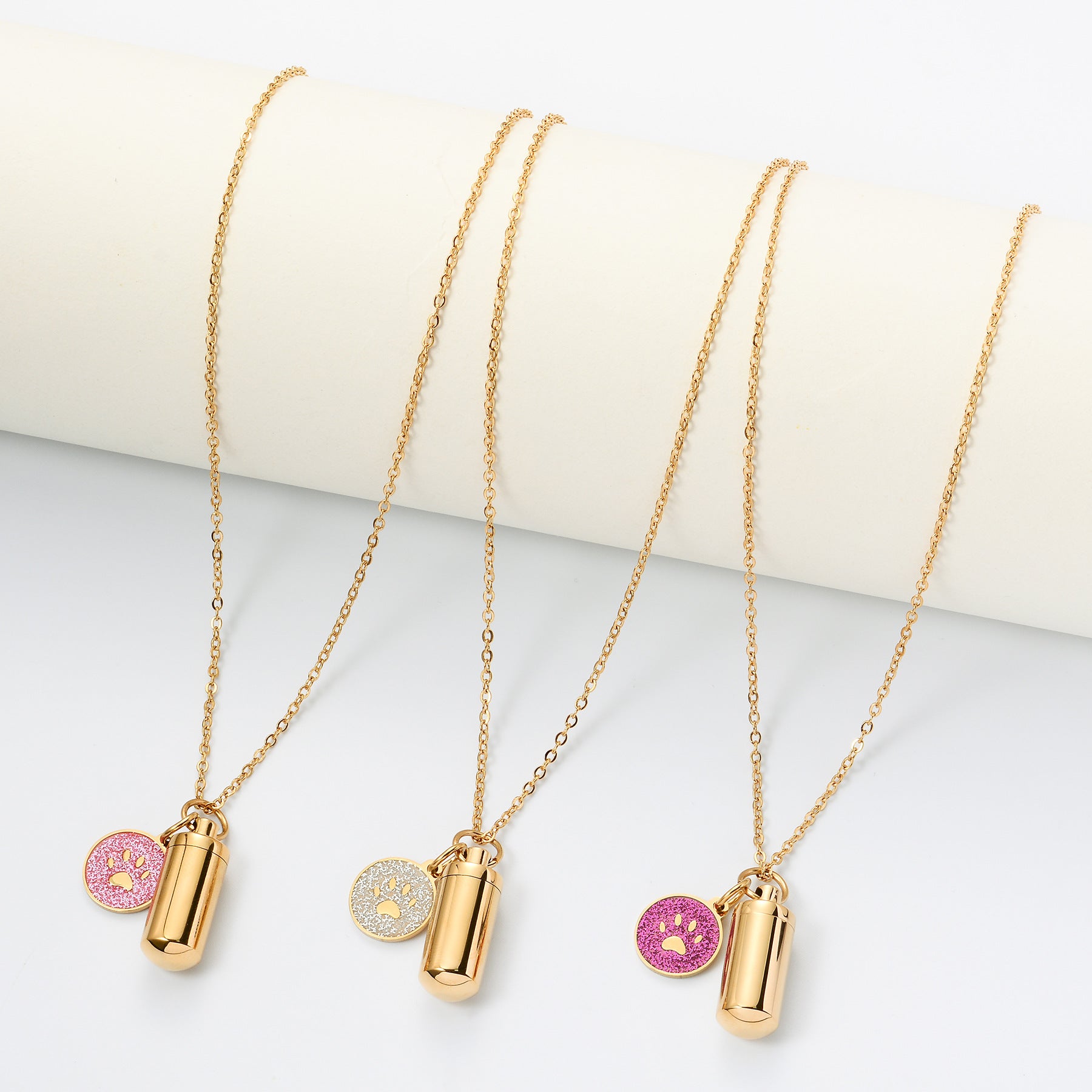 Damen Kette mit stilvollem Anhänger im Tiermotiv und personalisierbarem Medaillon Shop Nory