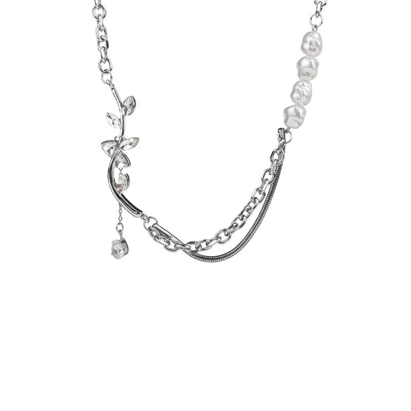 Damen Halskette mit zeitgenössischem Blumenmotiv und edlen Perlendetails Shop Nory