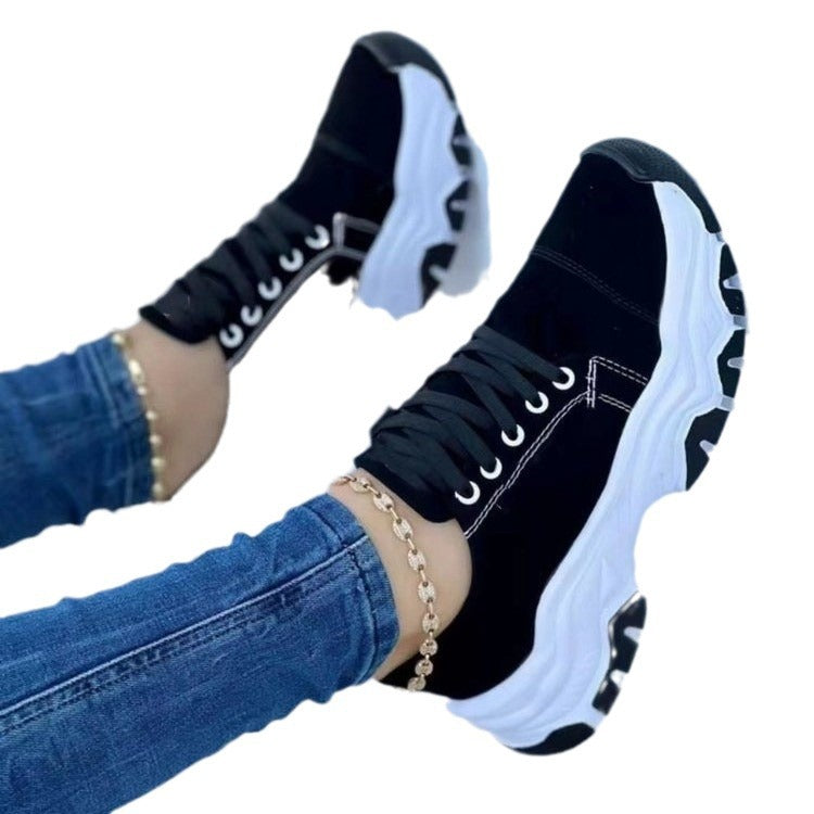 Damen Plateau-Sneaker mit markanter Profilsohle und Kontrastnähten Shop Nory