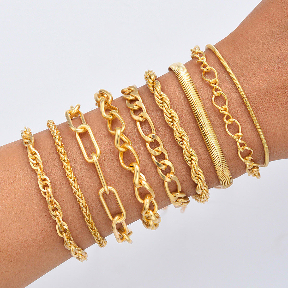 Damen Armreif-Set mit stilvollen, ineinander verschlungenen Designs Shop Nory
