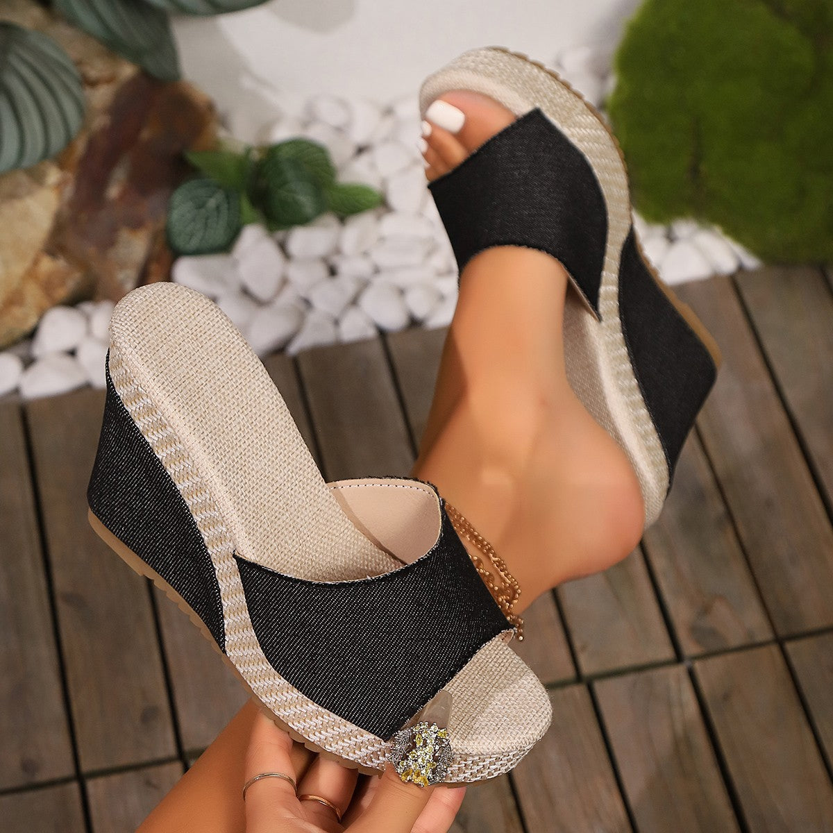 Damen Wedge-Pantoletten mit modischer Textil-Oberfläche und angenehmem Fußbett Shopnory