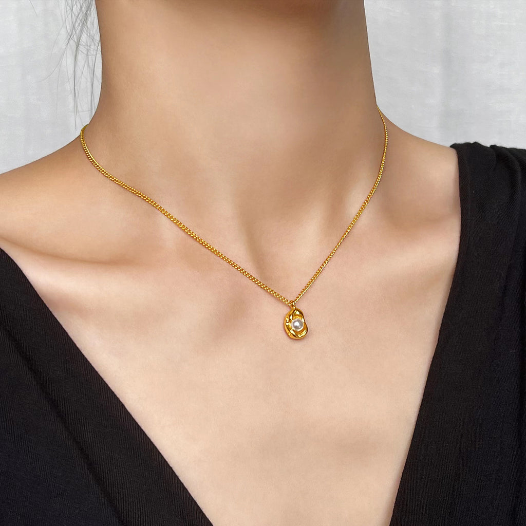 Damen elegante Halskette mit einzigartigem Anhänger aus Perlen und hochwertiger Vergoldung Shop Nory
