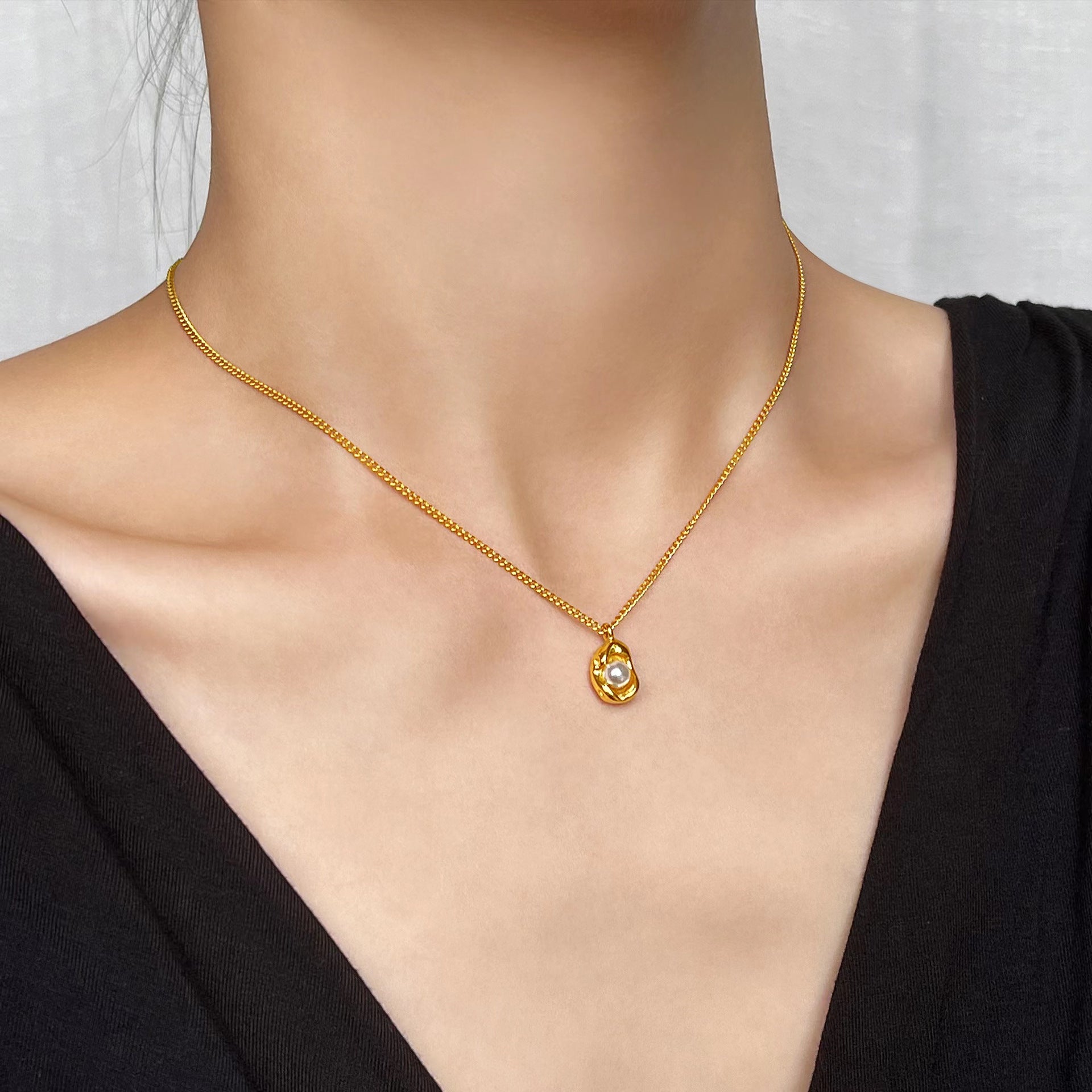 Damen elegante Halskette mit einzigartigem Anhänger aus Perlen und hochwertiger Vergoldung Shop Nory