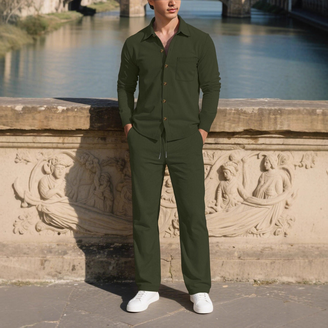 Herren eleganter Freizeitanzug mit strukturierter Oberfläche und praktischen Taschen