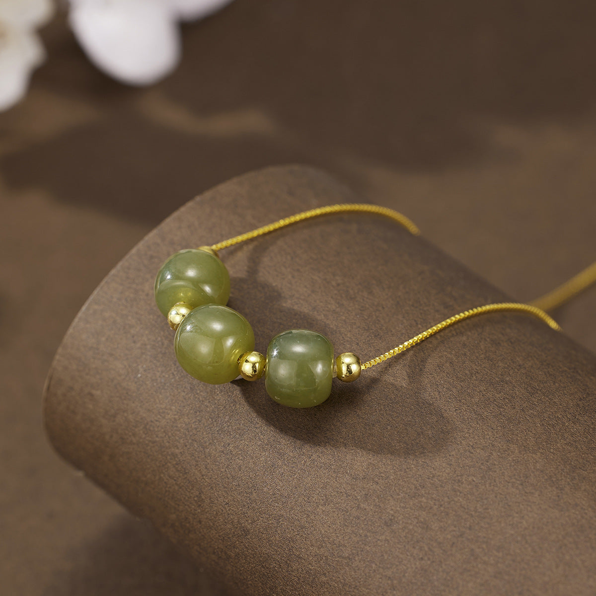 Damen Halskette mit eleganten, handgefertigten Jade-Details Shop Nory