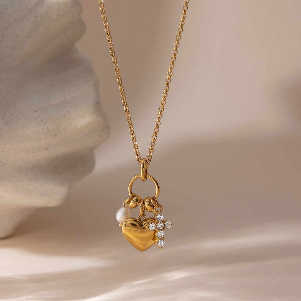 Damen Halskette mit herzförmigem Anhänger und glänzenden Kristallakzenten Shop Nory