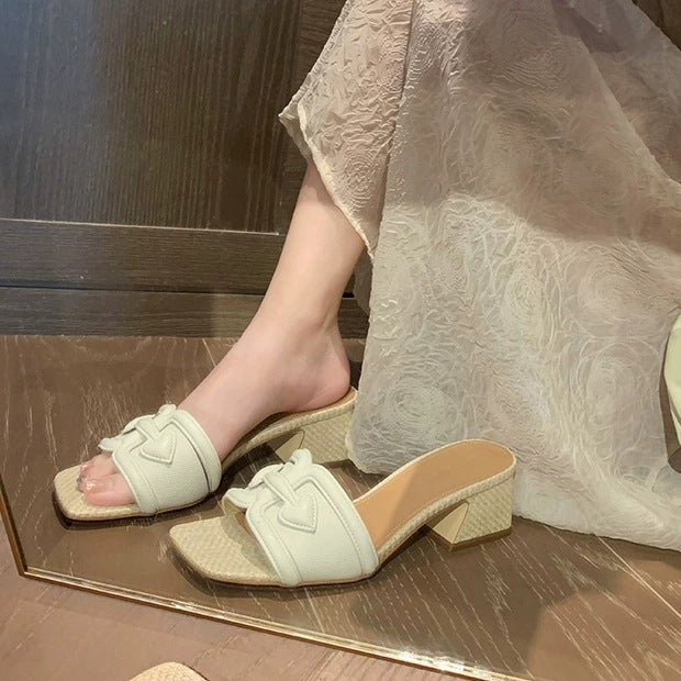 Damen Mules mit modischem geflochtenem Design und komfortablen Absatz Shopnory