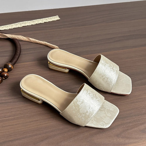 Damen Bestickte Brokat‑Mules mit quadratischer Zehenpartie und niedrigem geformtem Blockabsatz Shop Nory