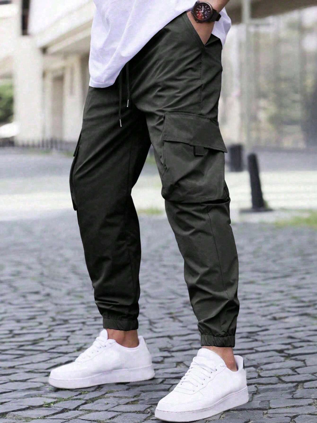 Herren technische Travel-Joggerhose mit integriertem Sicherheitsfach elastischem Tunnelzugbund und wasserabweisender Beschichtung Shop Nory