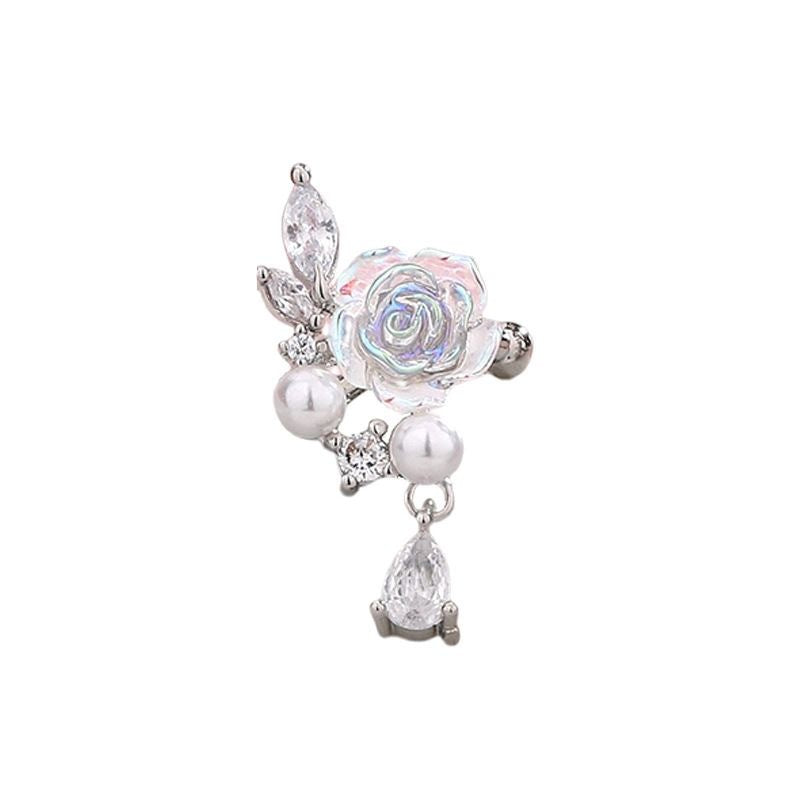 Damen Ohrstecker mit kunstvollem Rosenmotiv und funkelnden Kristallakzenten Shop Nory
