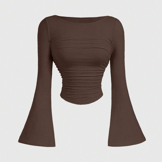 Damen Figurbetontes Langarmshirt mit Carmenausschnitt, gerafftem Rumpf und Trompetenärmeln Shop Nory