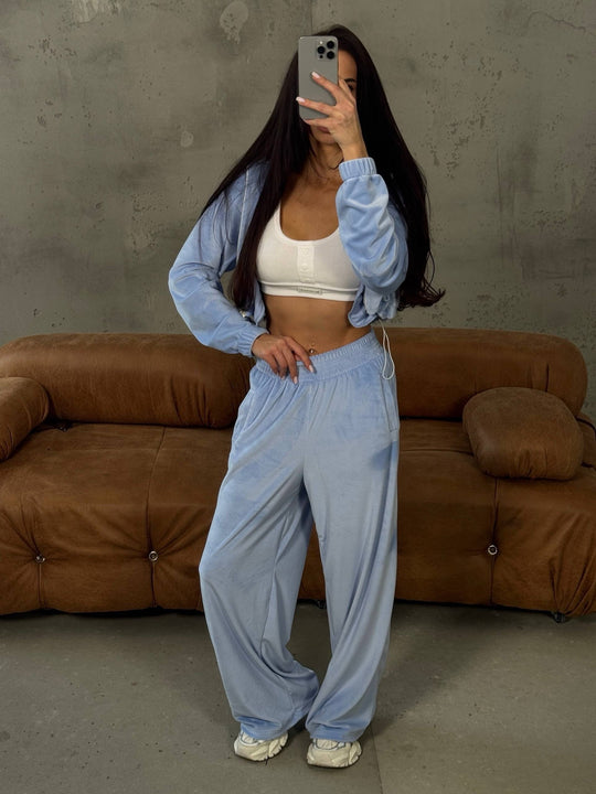 Damen weites Lounge-Set mit Cropped Zipjacke und High-Waist Relaxhose Shop Nory