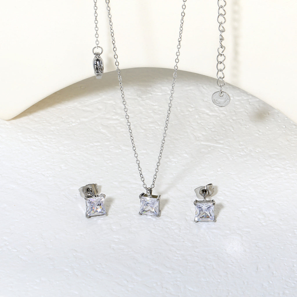 Damen Schmuckset mit funkelndem Zirkonia-Anhänger und passenden Ohrringen Shop Nory