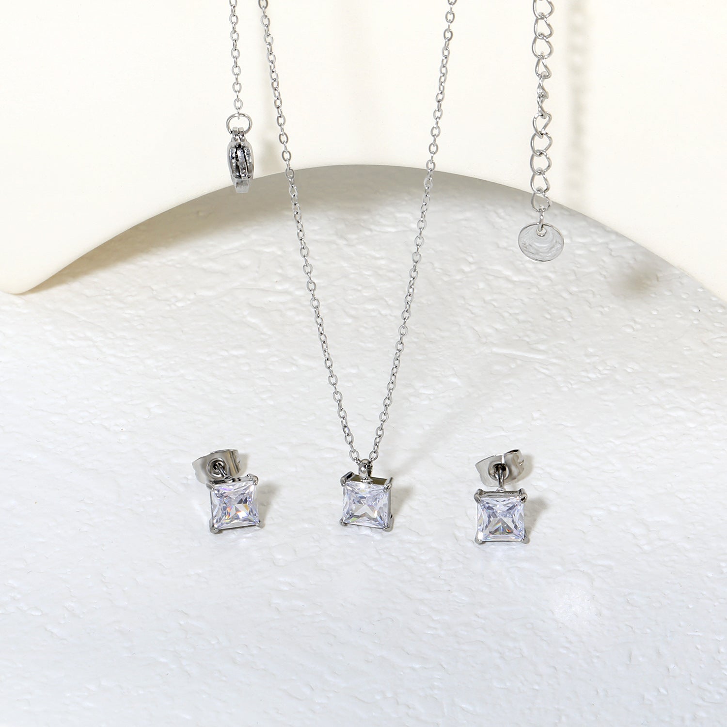 Damen Schmuckset mit funkelndem Zirkonia-Anhänger und passenden Ohrringen Shop Nory