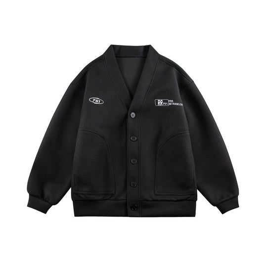 Unisex Boxy-Strickjacke im Waffelstrick mit V-Kragen, durchgehender Knopfleiste und aufgesetzten Rundtaschen Shop Nory