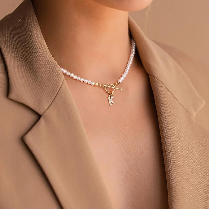 Damen Perlenhalskette mit glänzenden Akzenten und personalisiertem Anhänger Shop Nory