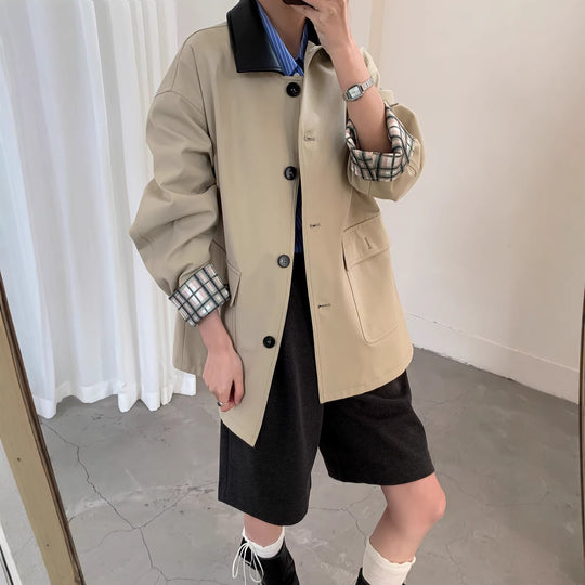 Damen Kurzjacke im Trench‑Stil mit Lederkragen und umschlagbaren Karo‑Manschetten Shop Nory