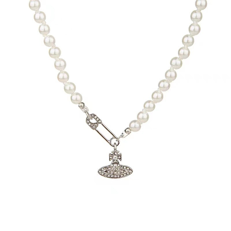 Damen Halskette mit elegantem Perlen-Design und funkelndem Anhänger Shop Nory