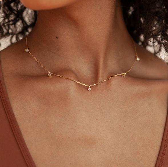 Damen Fußkettchen mit funkelnden Zirkonia-Details und elegantem Kettendesign Shop Nory