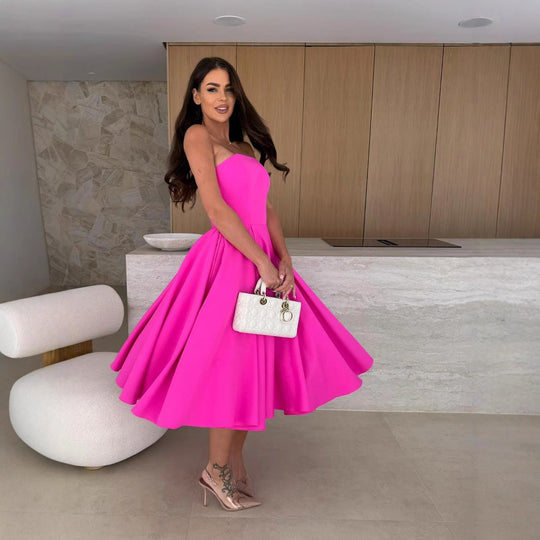 Damen A-linien Cocktailkleid mit trägerlosem Schnitt und schwingendem Rock