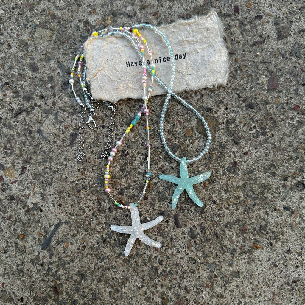 Damen Kette mit verspieltem Sternenanhänger und bunten Perlen Shop Nory