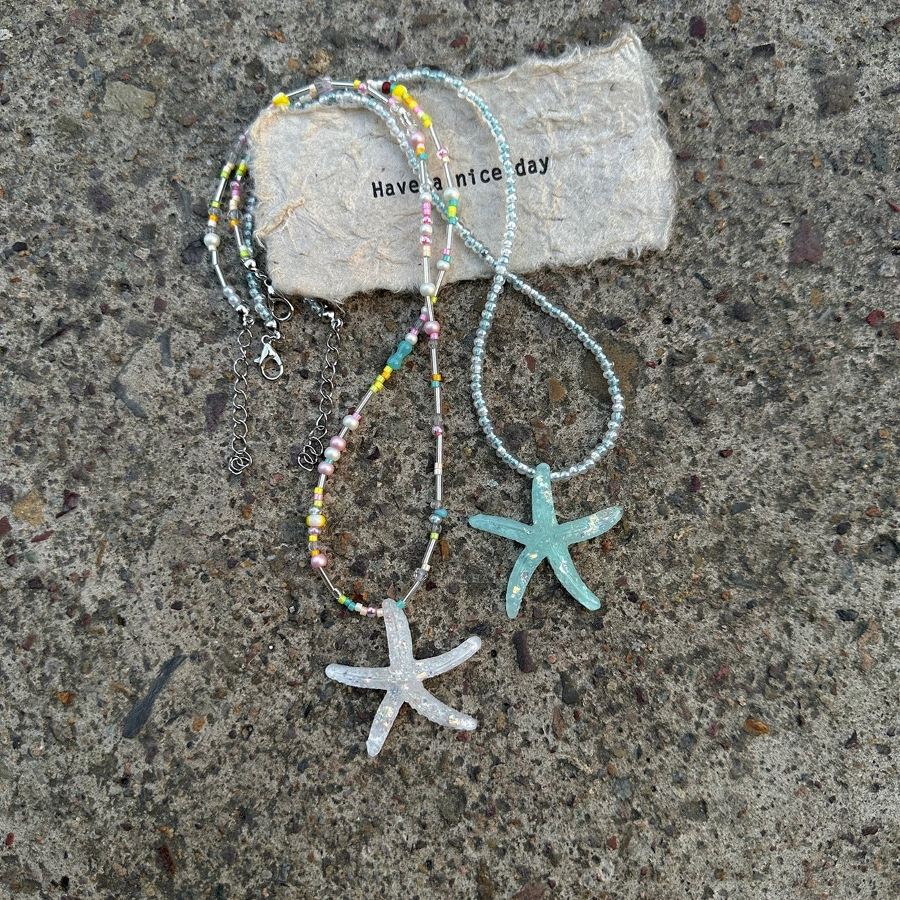Damen Kette mit verspieltem Sternenanhänger und bunten Perlen Shop Nory