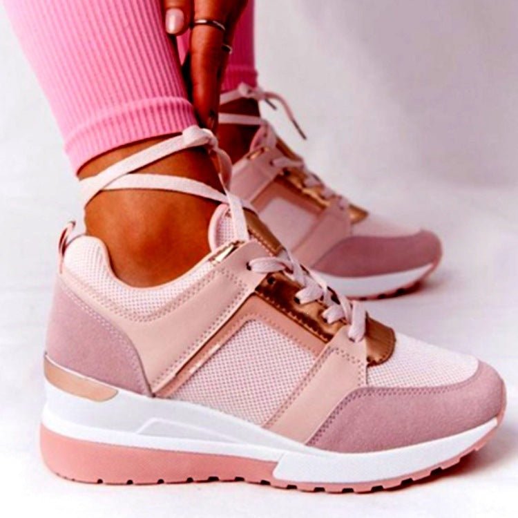 Damen Komfort-Keil-Sneaker mit perforiertem Obermaterial und Dekozipper Shop Nory