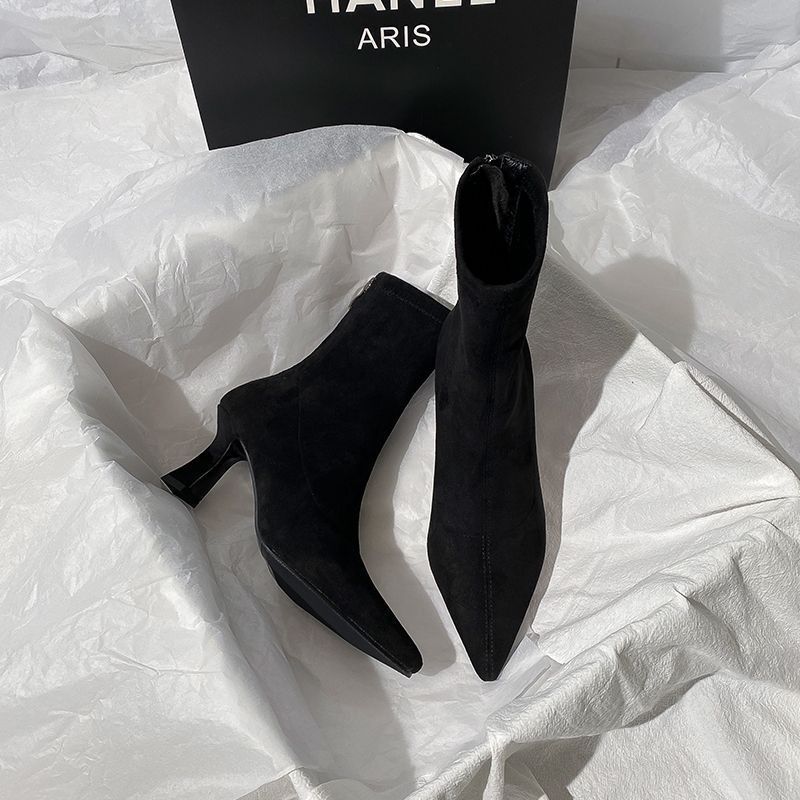 Damen spitz zulaufende Ankle-Boots aus Veloursleder mit sculpted Heel und schmalem Schaft Shop Nory