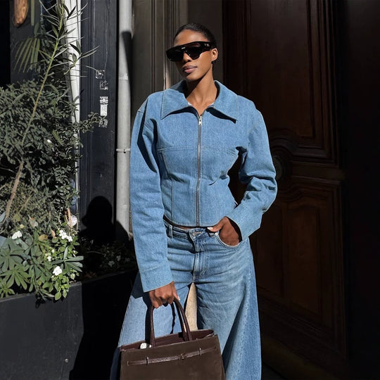 Damen Kurz geschnittene Jeansjacke mit Reißverschluss und definierter Schulterlinie Shop Nory