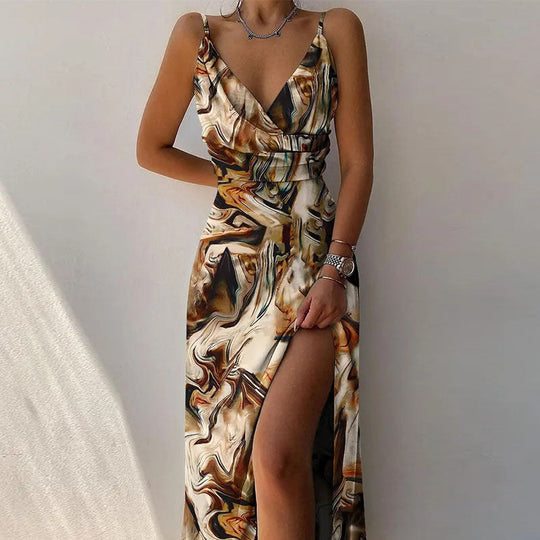 Kleid mit Hosenträgern und V-Ausschnitt mit geteiltem Print