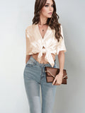 Damen kurzärmelige Bluse mit elegantem Knoten und glänzender Satin-Optik