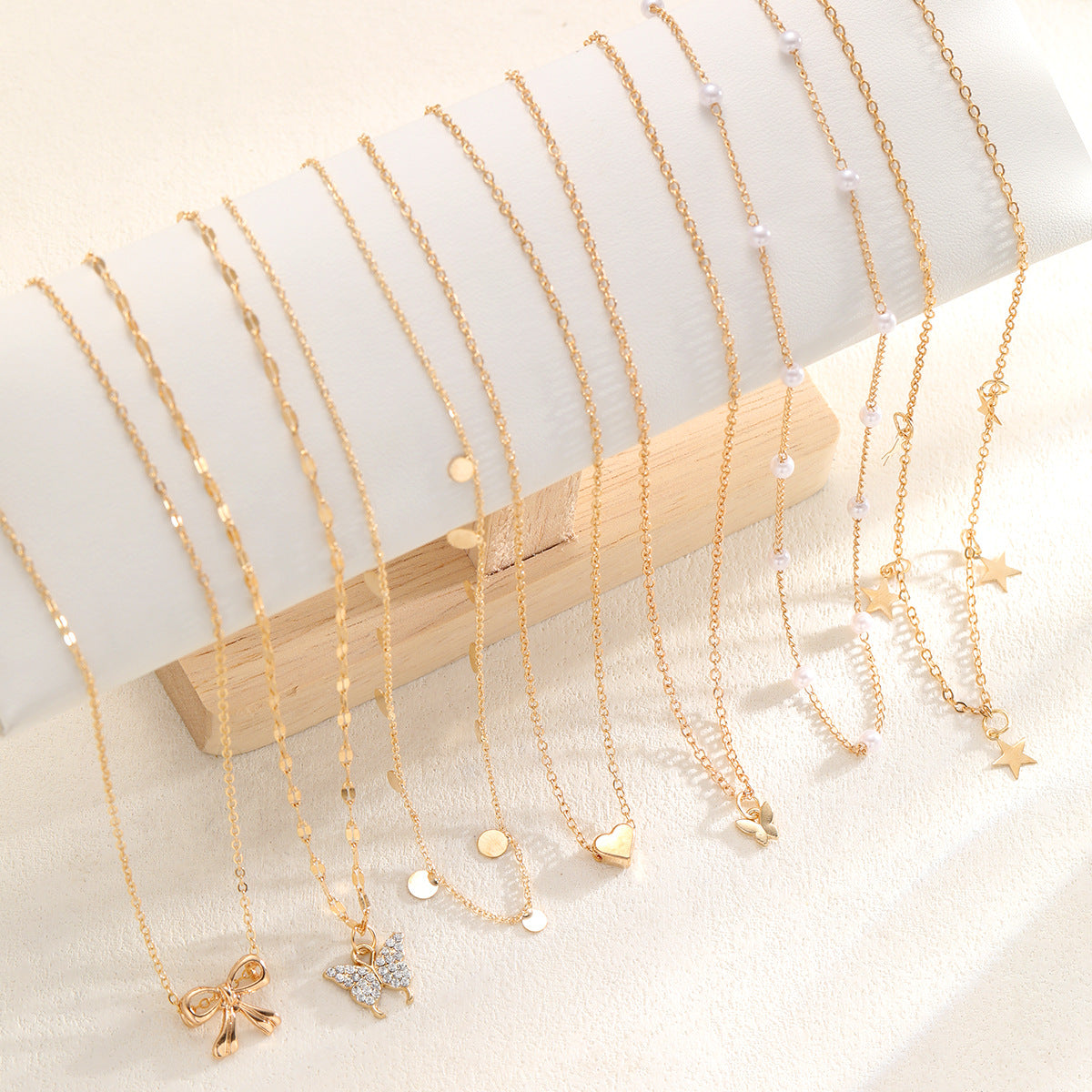 Damen Halskette Set mit funkelnden Anhängern und zarten Designs Shop Nory