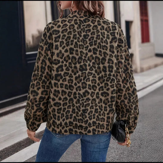 Damen Kurz geschnittene Kuscheljacke im Leo-Fleece mit Stehkragen und Druckknöpfen Shop Nory