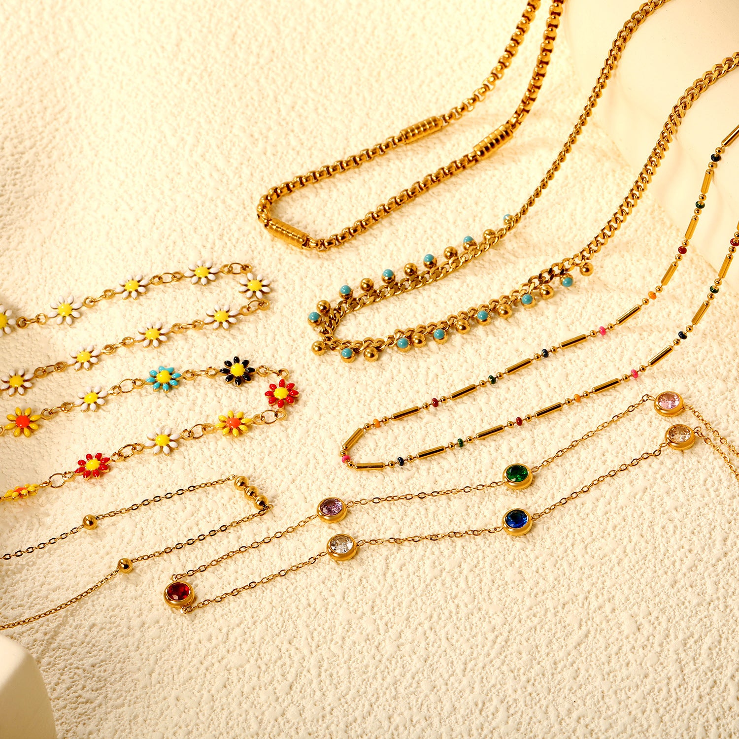 Damen elegante Halskette mit goldplattiertem Design und feinen Perlenakzenten Shop Nory