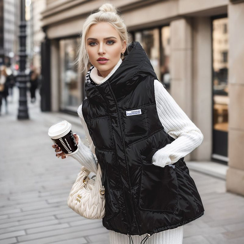 Damen gesteppte Winterweste mit verstellbarer Kapuze und praktischen Taschen Shopnory