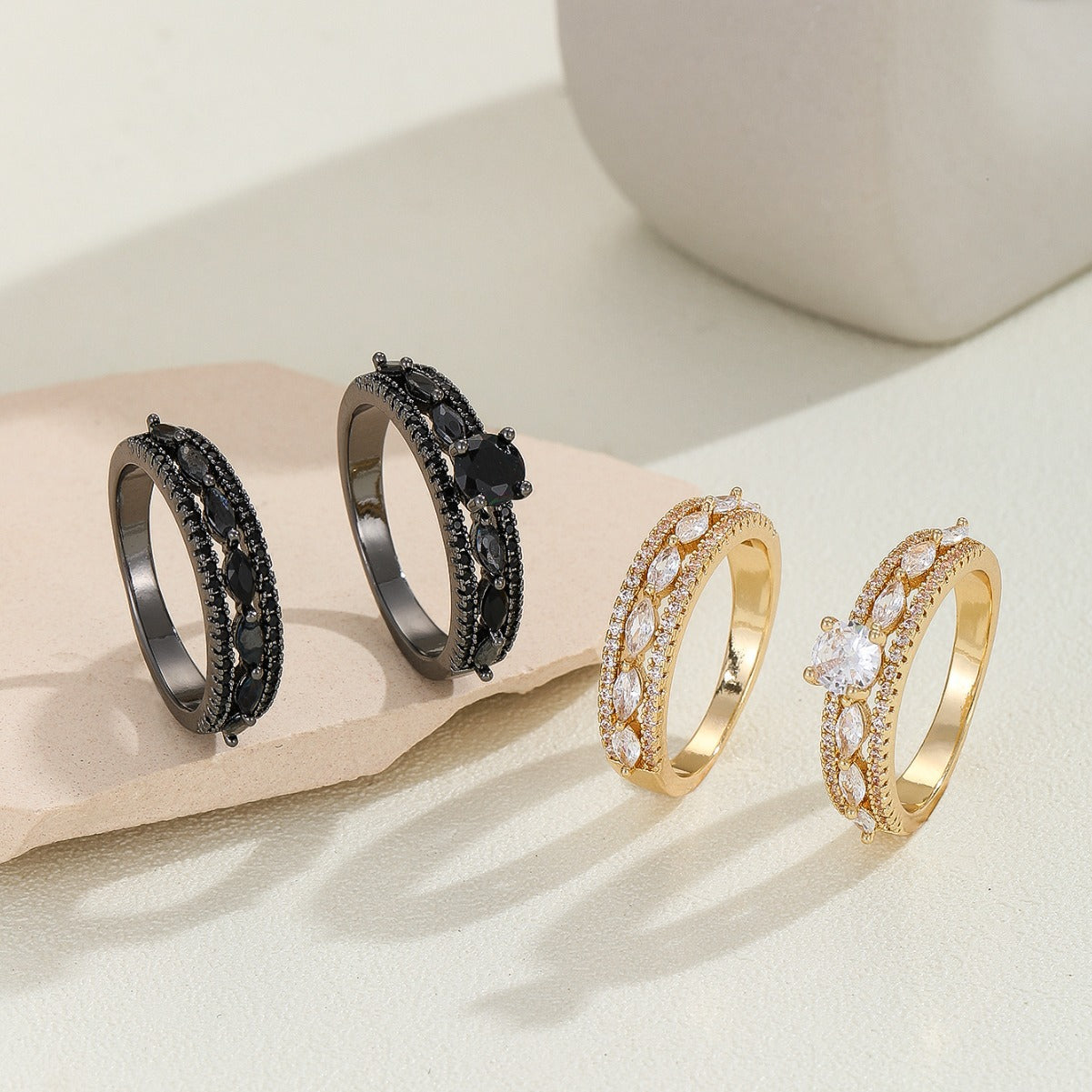 Damen Eleganter Ring mit zarten Zirkonia-Inlays Shop Nory