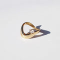 Damenring mit geschwungenem Design und quadratischem Zirkonia Shop Nory